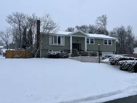 21 Fieldstone Dr, Burlington, MA 01803