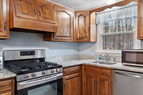 Kitchen - 15 Chestnut, Townsend, MA 01469 photo 3 of 3