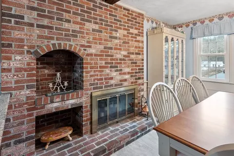 Dining - 15 Chestnut, Townsend, MA 01469 photo 1 of 3