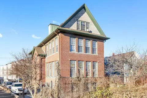 37 Washington St #8, Gloucester, MA 01930 photo 2
