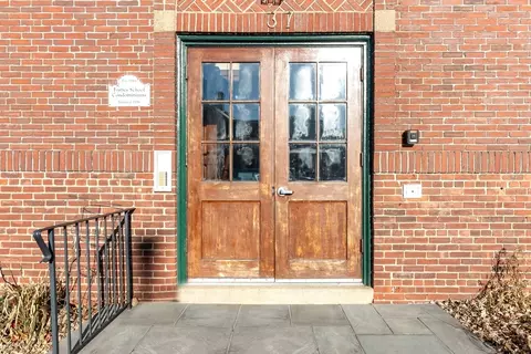 37 Washington St #8, Gloucester, MA 01930 photo 3