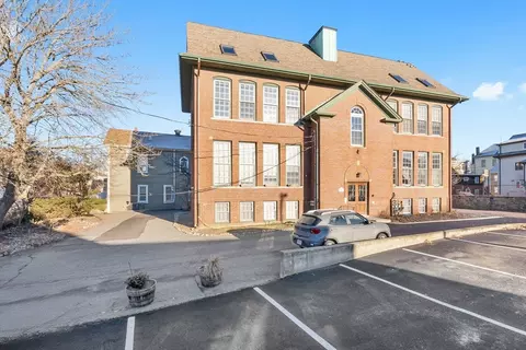 37 Washington St #8, Gloucester, MA 01930