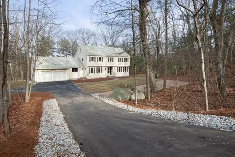 40 Rolling Ln, Dover, MA 02030