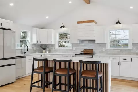62 Ridge Rd, Holliston, MA 01746