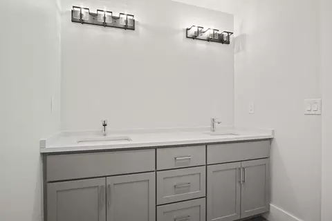 Bath - 24 Plain #B, Natick, MA 01760 photo 2 of 2