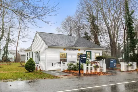 36 Carriage Shop Rd, Falmouth, MA 02536