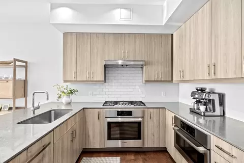 Kitchen - 10 Shipyard Dr #215, Hingham, MA 02043 photo 4 of 5