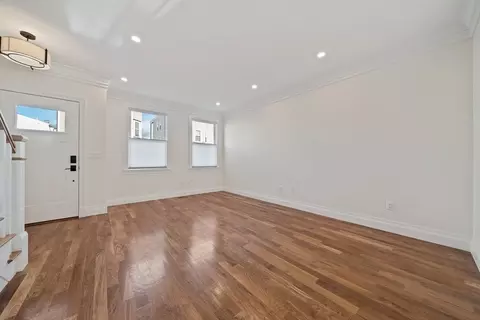 683 E 8th St, Boston, MA 02127 photo 7