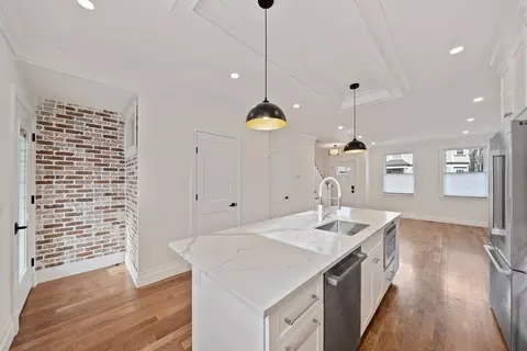 683 E 8th St, Boston, MA 02127