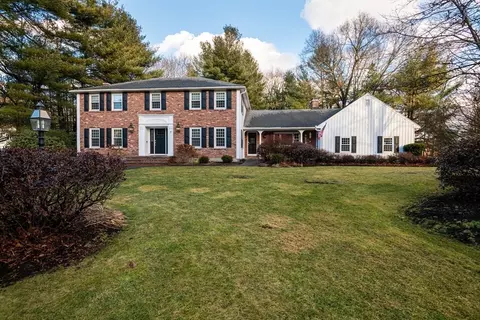 7 Mohawk Ln, Lynnfield, MA 01940