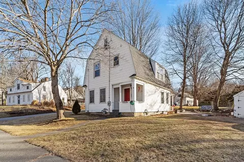 114 Main St, Groveland, MA 01834