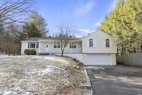 49 Canal Dr, Westfield, MA 01085