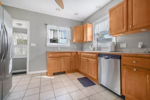173 Middlesex, Fall River, MA 02723 photo 6