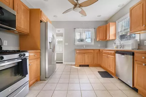 173 Middlesex, Fall River, MA 02723 photo 4