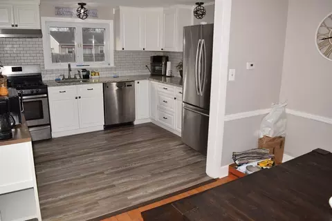 26 Haskins St, Springfield, MA 01109 photo 11