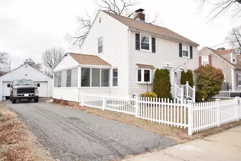 26 Haskins St, Springfield, MA 01109 photo 2