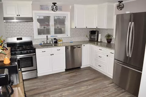 26 Haskins St, Springfield, MA 01109 photo 6