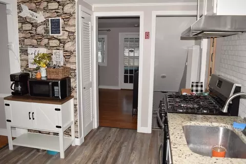 26 Haskins St, Springfield, MA 01109 photo 9