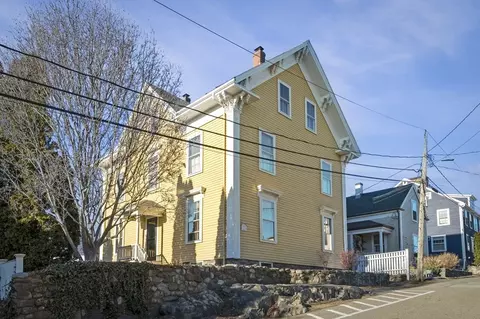 8 High St #1, Marblehead, MA 01945