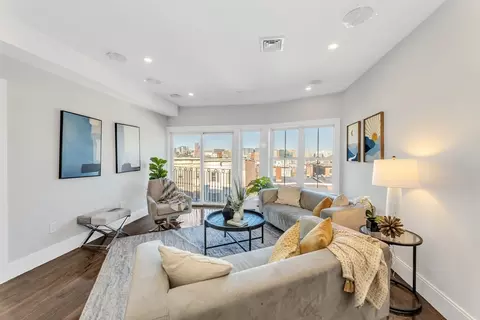 582 E Broadway #3, Boston, MA 02127