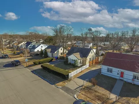 9 Nimitz Rd, Rumford, RI 02916