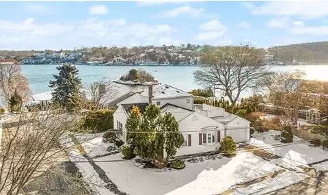 8 Fairview Rd, Salem, MA 01970
