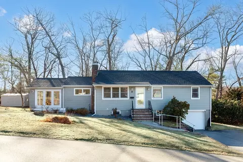 38 Selfridge Rd, Reading, MA 01867 photo 2
