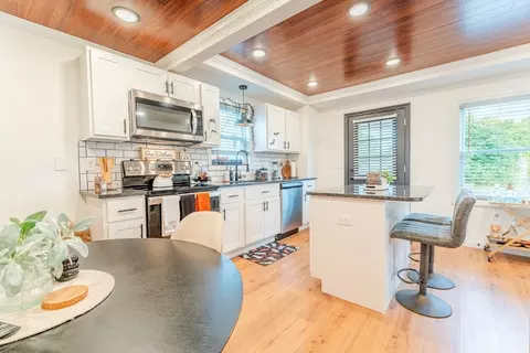 96 Decatur St, Springfield, MA 01151 photo 5