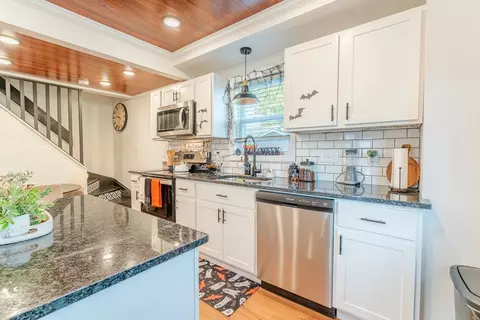 96 Decatur St, Springfield, MA 01151 photo 3