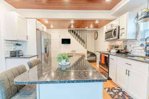 96 Decatur St, Springfield, MA 01151 photo 4