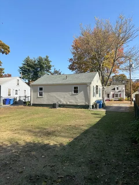 78 Gilman St, Springfield, MA 01118 photo 4