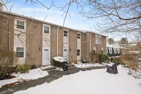 16 Cannongate Rd #24, Tyngsborough, MA 01879