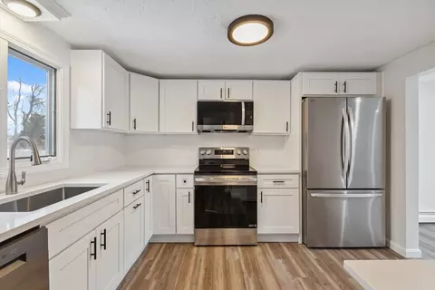 62 Liberty St, Plymouth, MA 02360