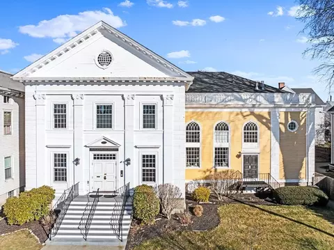 542 Walnut St #E, Fall River, MA 02720 photo 2