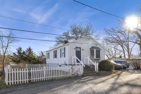 7 Oakhurst Ter, North Reading, MA 01864