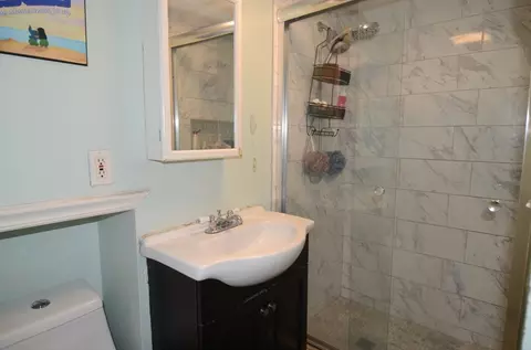 Bath - 28 Parlin St, Everett, MA 02149 photo 5 of 5