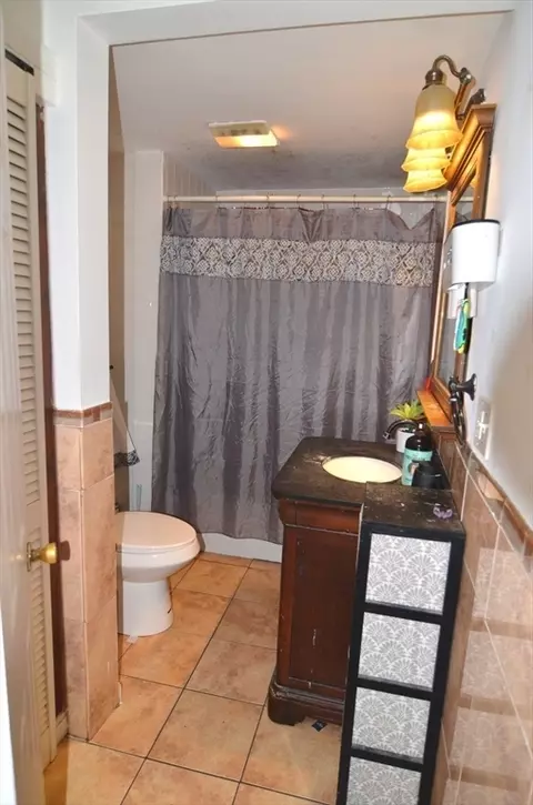 Bath - 28 Parlin St, Everett, MA 02149 photo 3 of 5