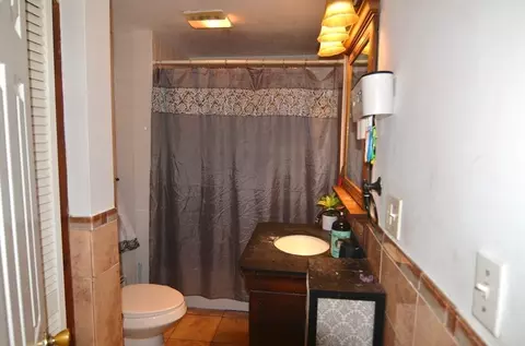Bath - 28 Parlin St, Everett, MA 02149 photo 2 of 5