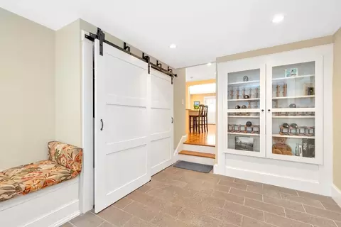 Entry Way - 64 Eastern Point Rd #2, Gloucester, MA 01930 photo 4 of 5