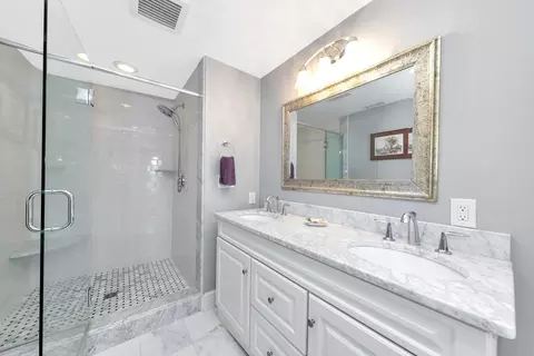 Bath - 64 Eastern Point Rd #2, Gloucester, MA 01930 photo 3 of 4
