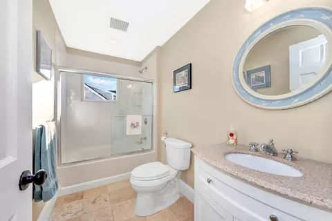 Bath - 64 Eastern Point Rd #2, Gloucester, MA 01930 photo 2 of 4