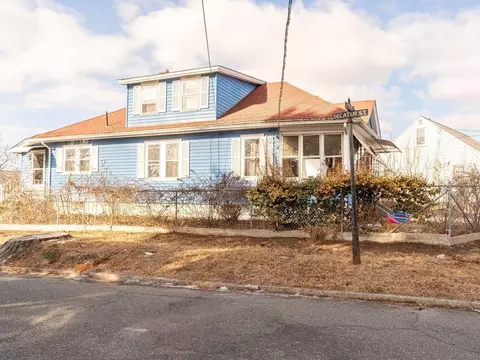112 Lyons St, Springfield, MA 01151 photo 4