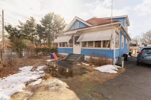 112 Lyons St, Springfield, MA 01151 photo 3