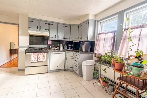 112 Lyons St, Springfield, MA 01151 photo 6
