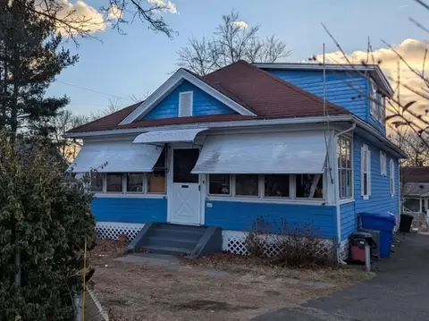 112 Lyons St, Springfield, MA 01151