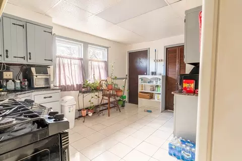 112 Lyons St, Springfield, MA 01151 photo 7