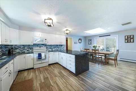 54 Fruit St, Mansfield, MA 02048 photo 3