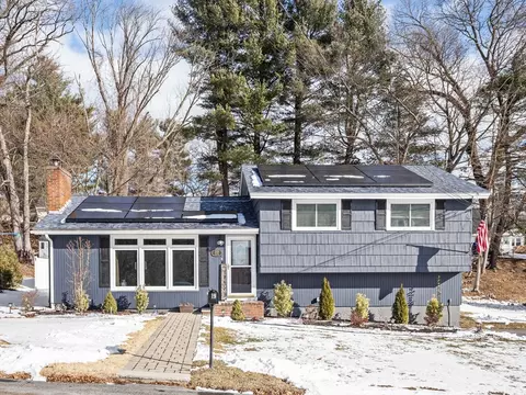 19 Jane Rd, Methuen, MA 01844