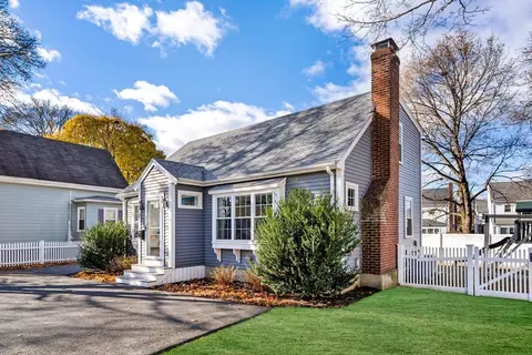 3 Sunset Ln, Dorchester Center, MA 02124