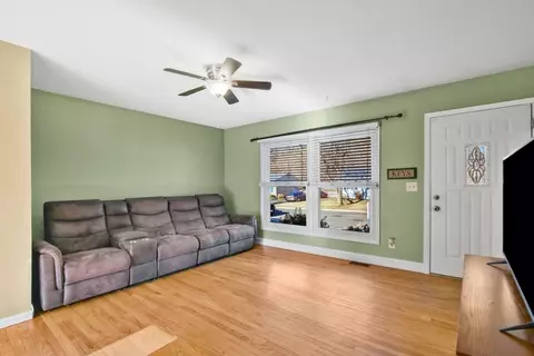 25 Chipmunk Rd, Springfield, MA 01118 photo 4